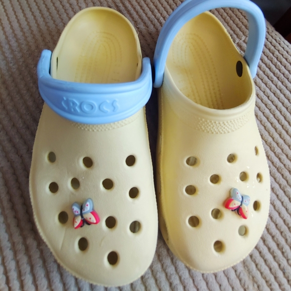 crocs light yellow